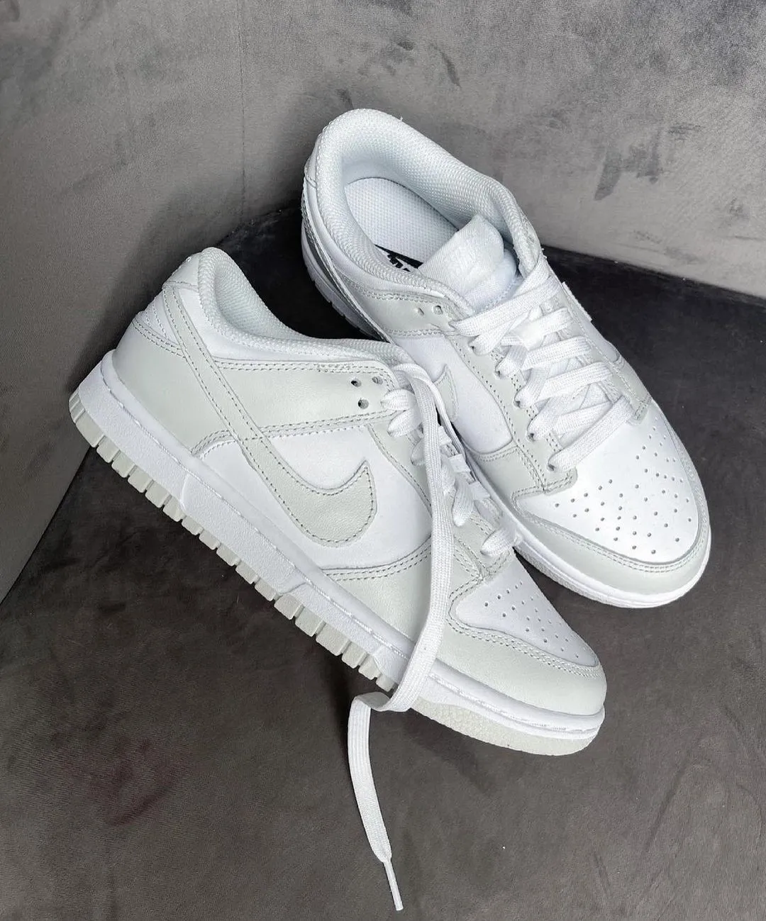 Dunk Low WMNS  Photon Dust (2021) фото