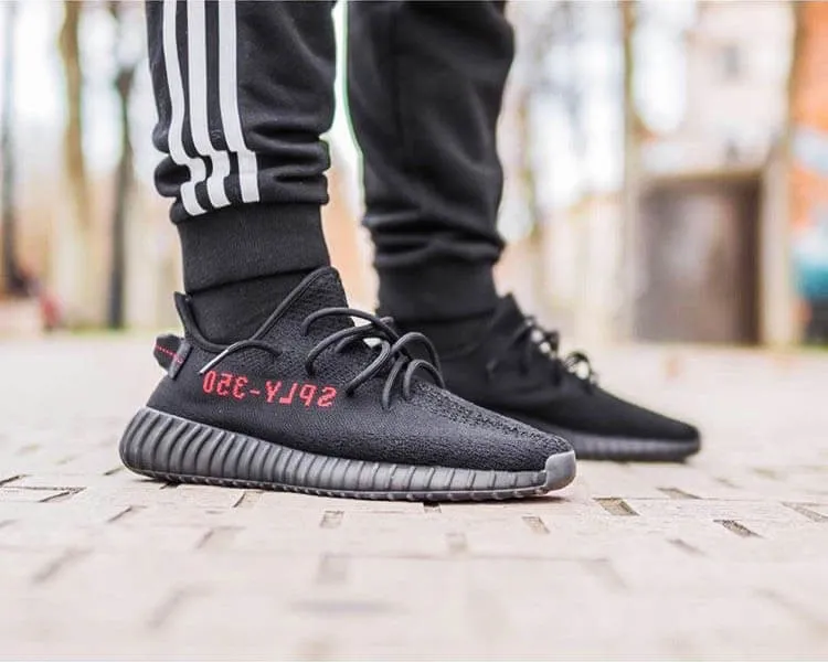 Yeezy Boost 350 V2 Bred фото