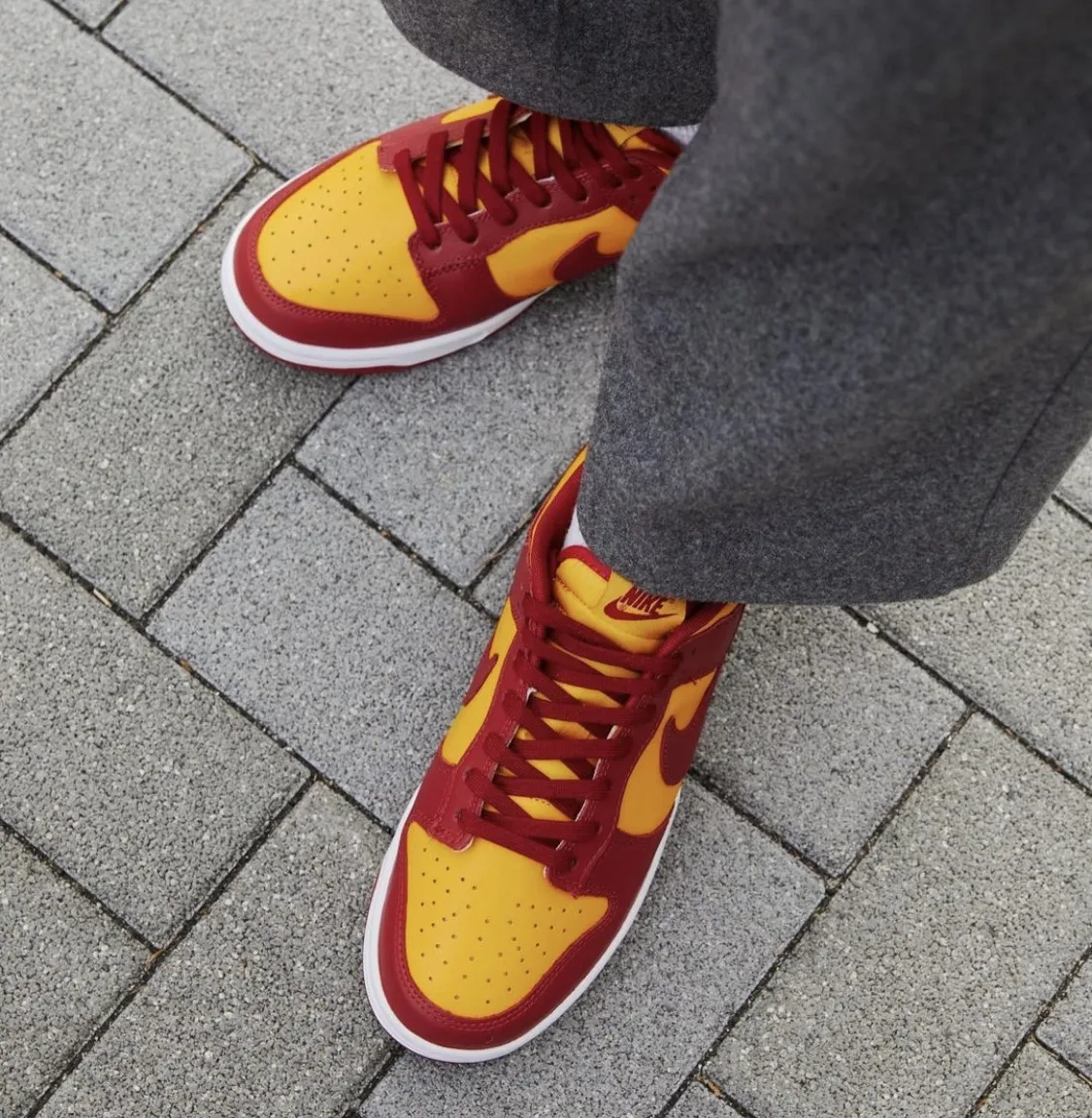 Dunk Low Midas Gold фото
