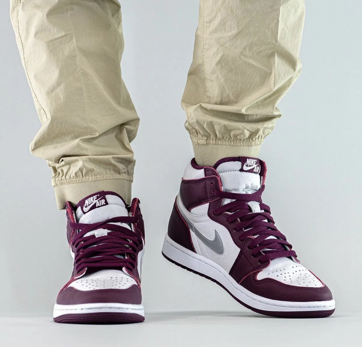 Air Jordan 1 High OG Bordeaux фото